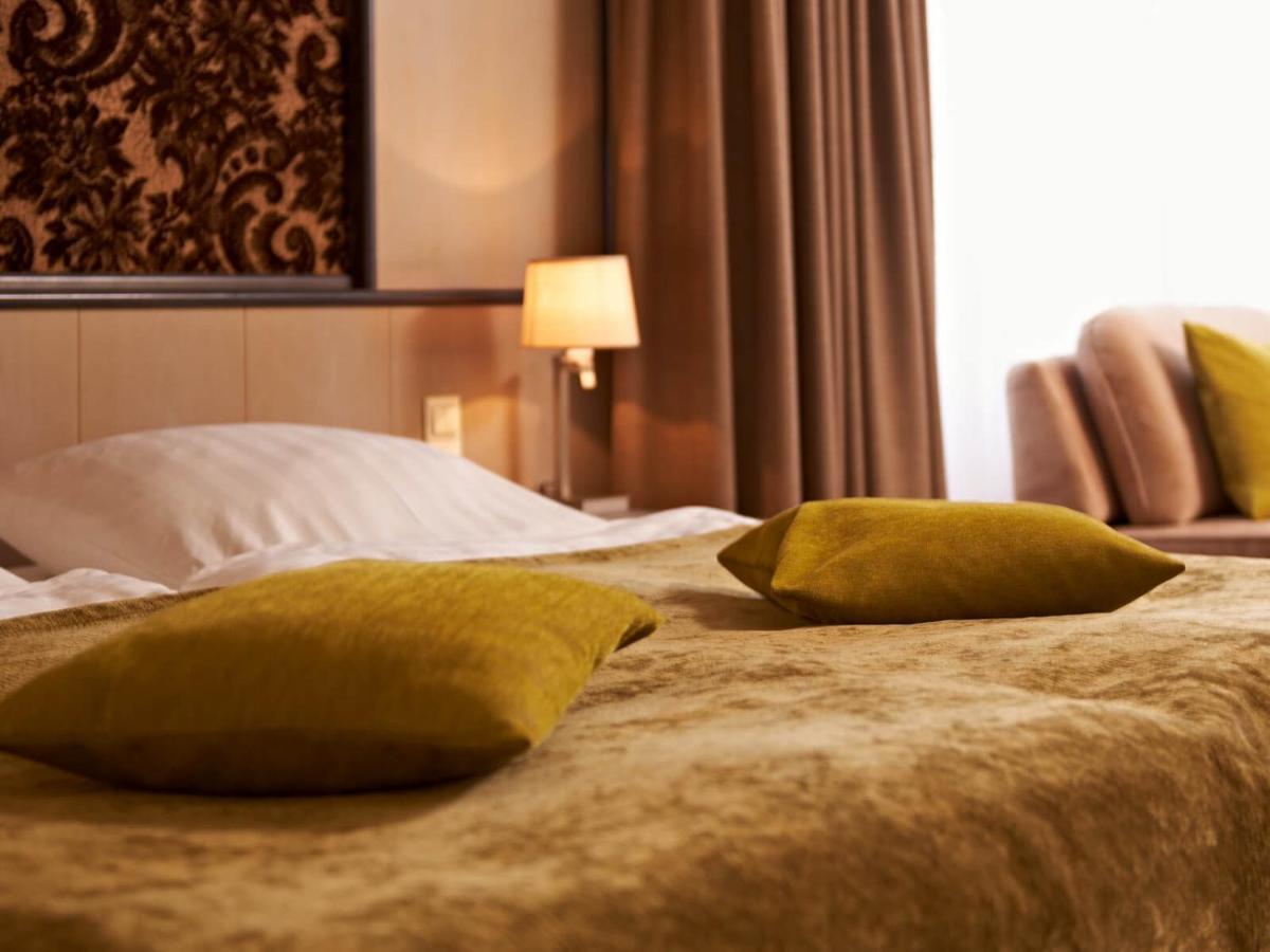 Weinberghotel Edelacker Freyburg Buitenkant foto
