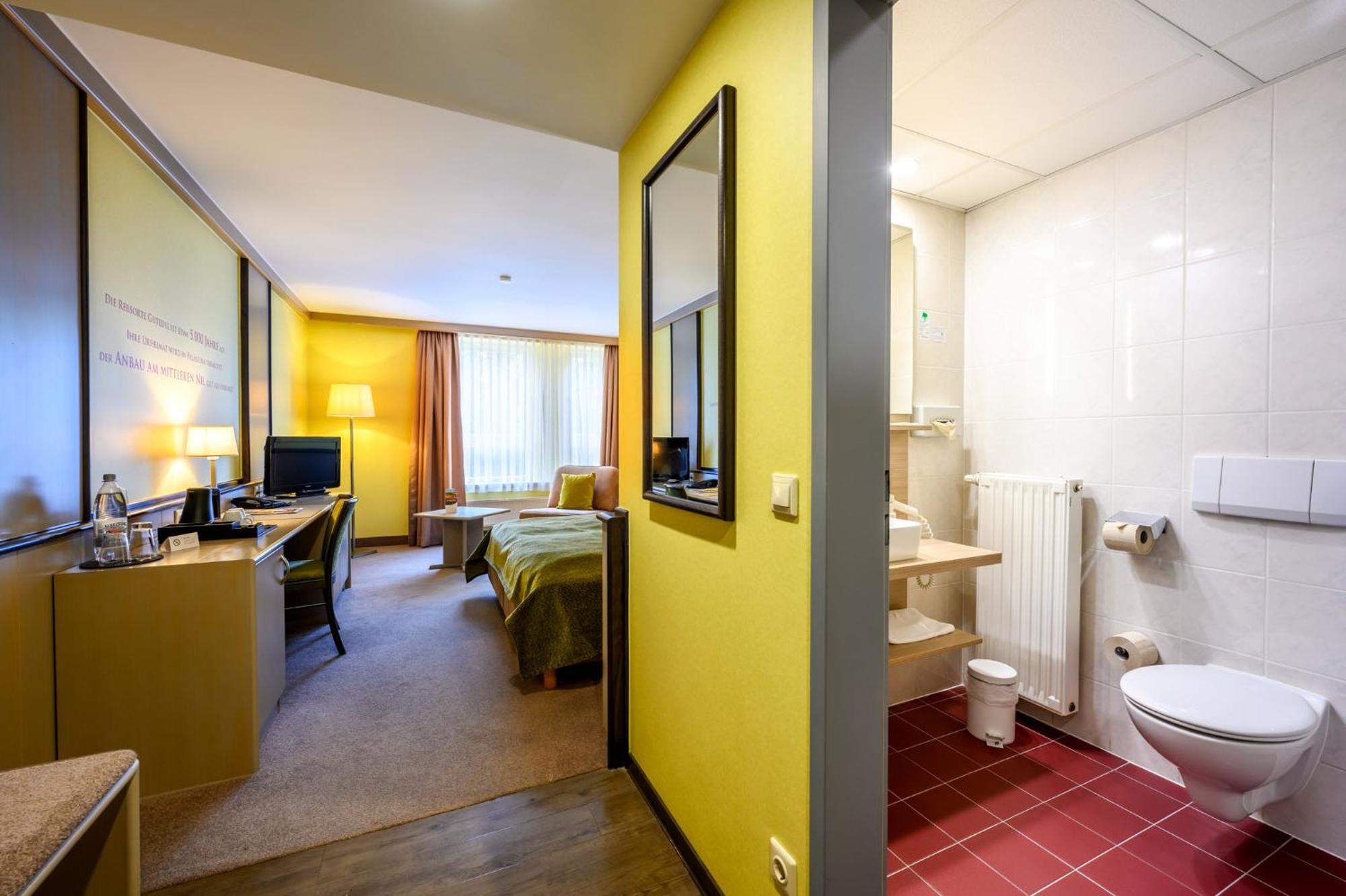 Weinberghotel Edelacker Freyburg Buitenkant foto