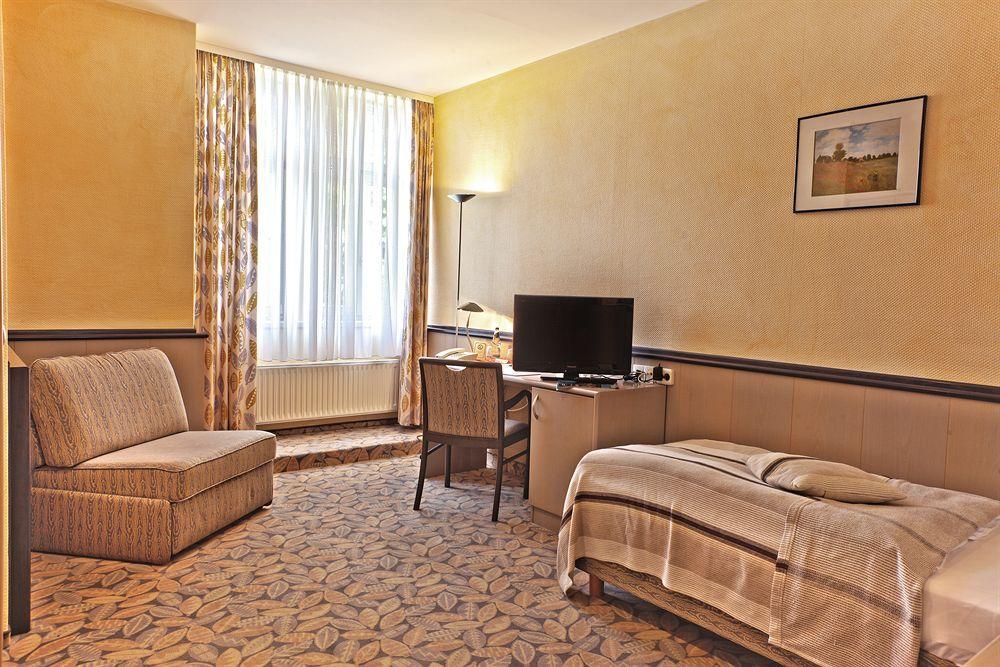 Weinberghotel Edelacker Freyburg Buitenkant foto