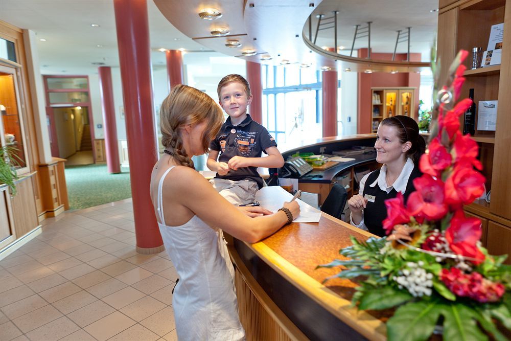 Weinberghotel Edelacker Freyburg Buitenkant foto