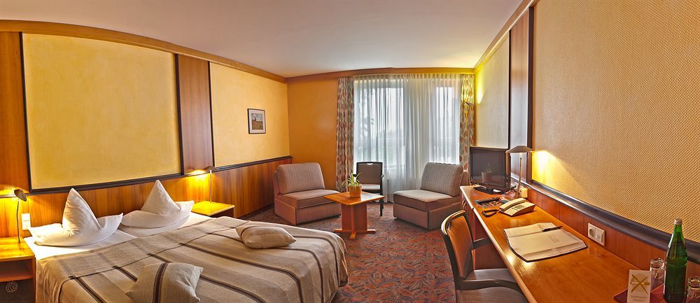 Weinberghotel Edelacker Freyburg Buitenkant foto